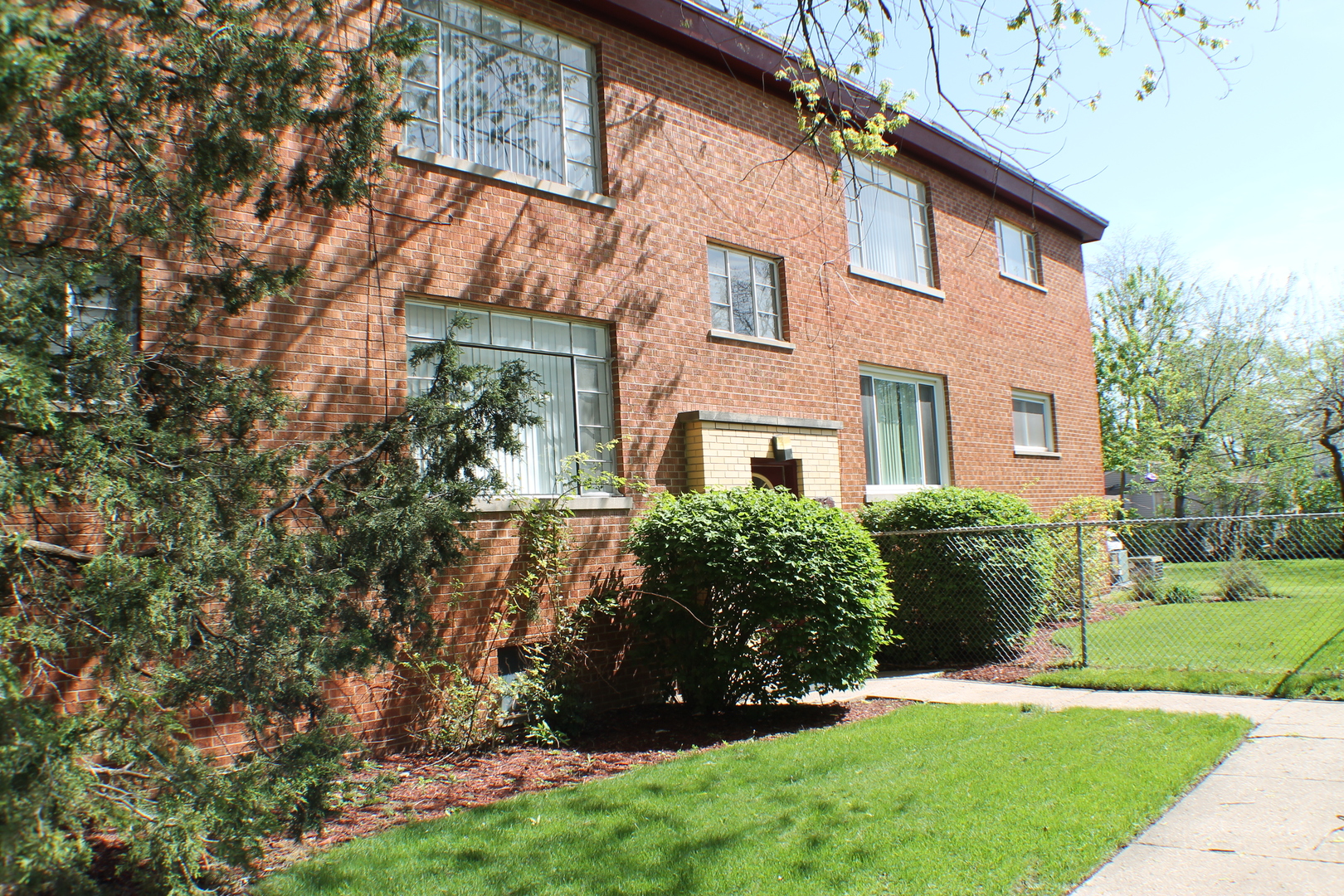 739 Walnut Street #739, Waukegan, IL 60085
