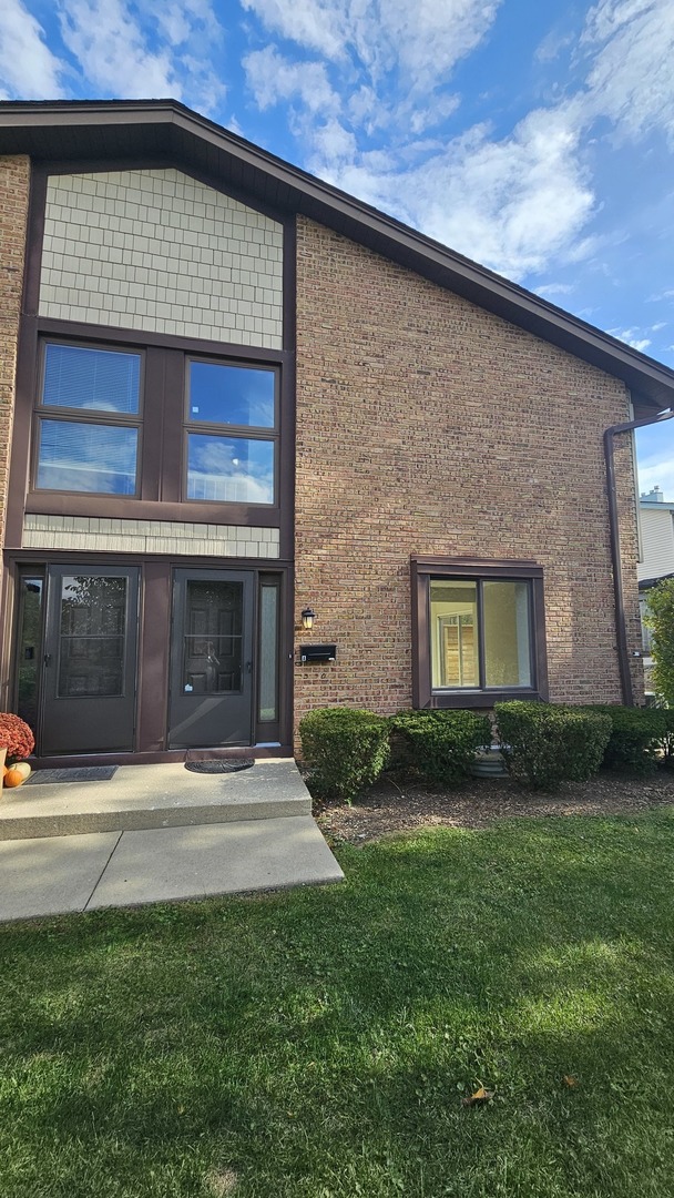 8234 PORTSMOUTH Drive #A, Darien, IL 60561