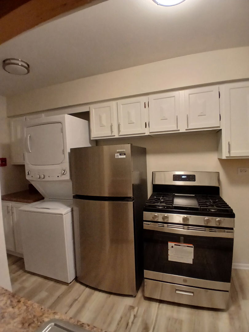 8234 PORTSMOUTH Drive #A, Darien, IL 60561