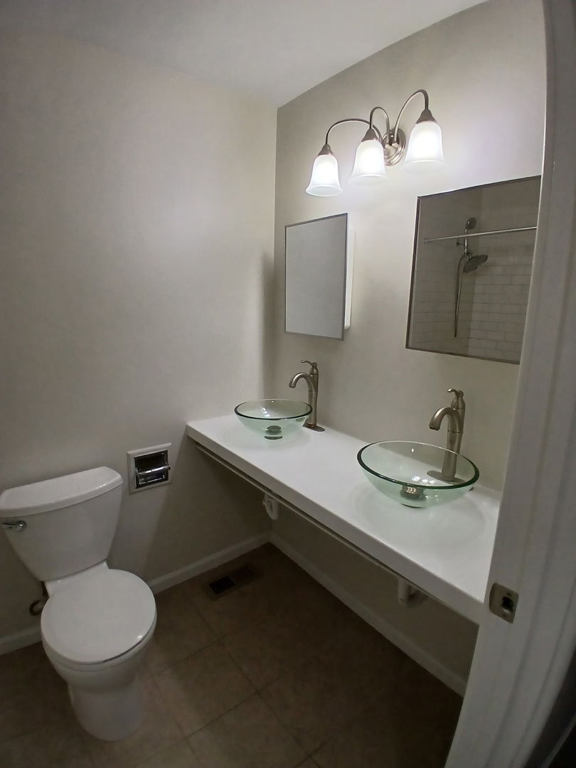 8234 PORTSMOUTH Drive #A, Darien, IL 60561
