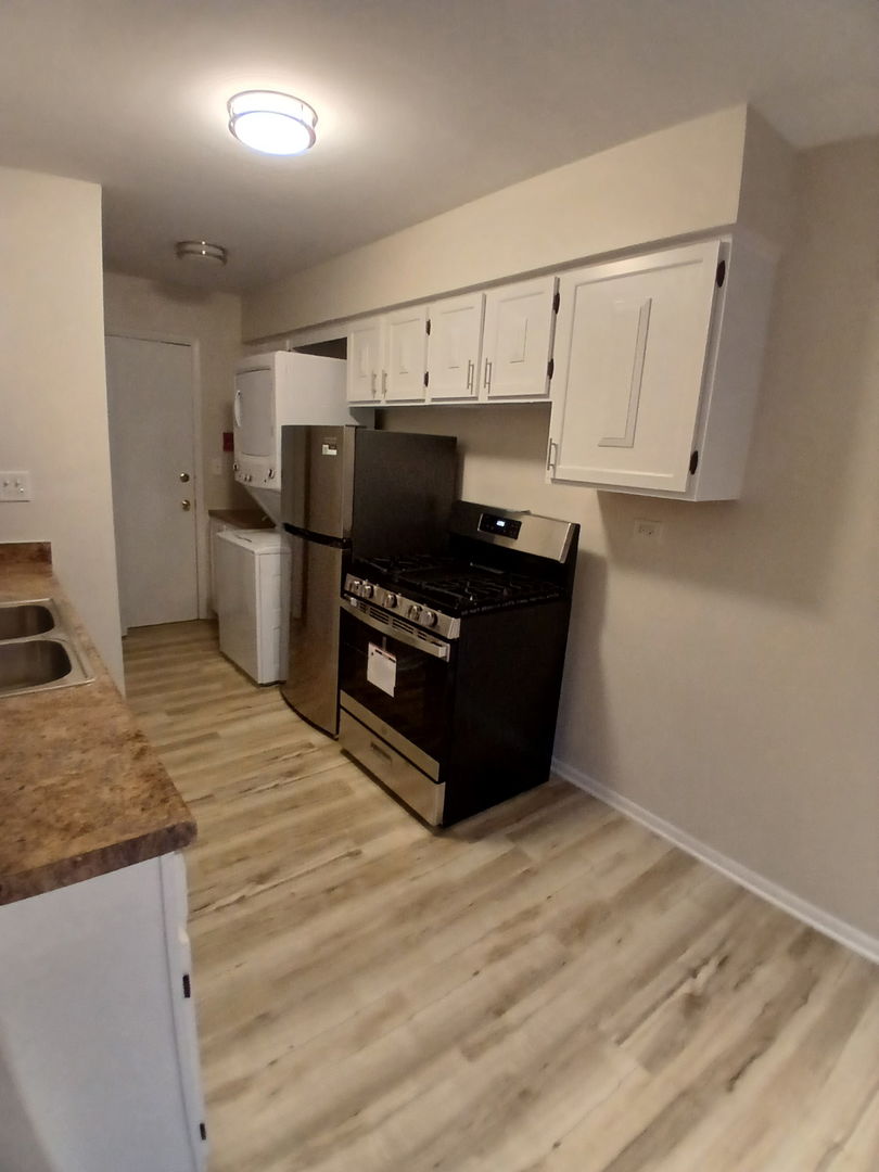8234 PORTSMOUTH Drive #A, Darien, IL 60561