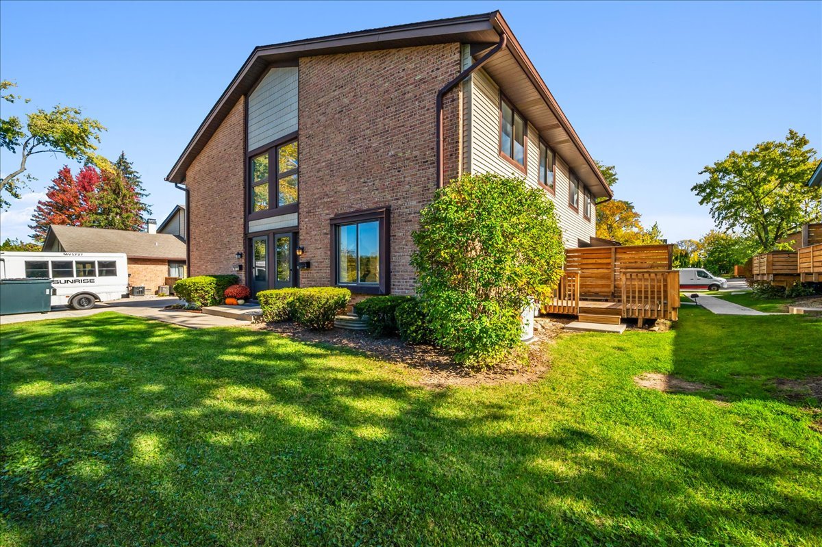 8234 PORTSMOUTH Drive #A, Darien, IL 60561