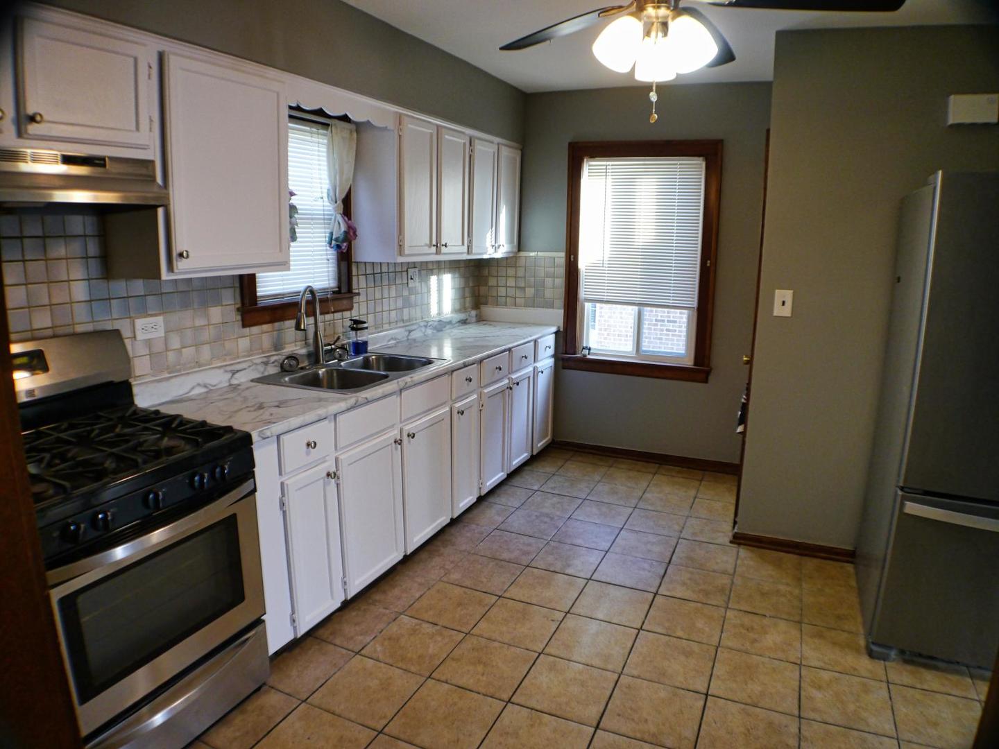 9837 Minnick Avenue, Oak Lawn, IL 60453