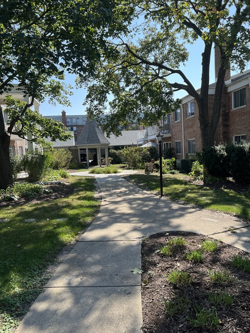 543 Burlington Avenue #112E, Downers Grove, IL 60515