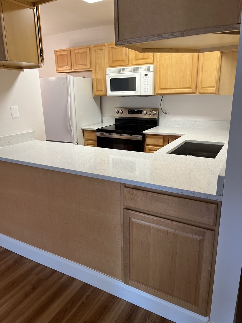 543 Burlington Avenue #112E, Downers Grove, IL 60515