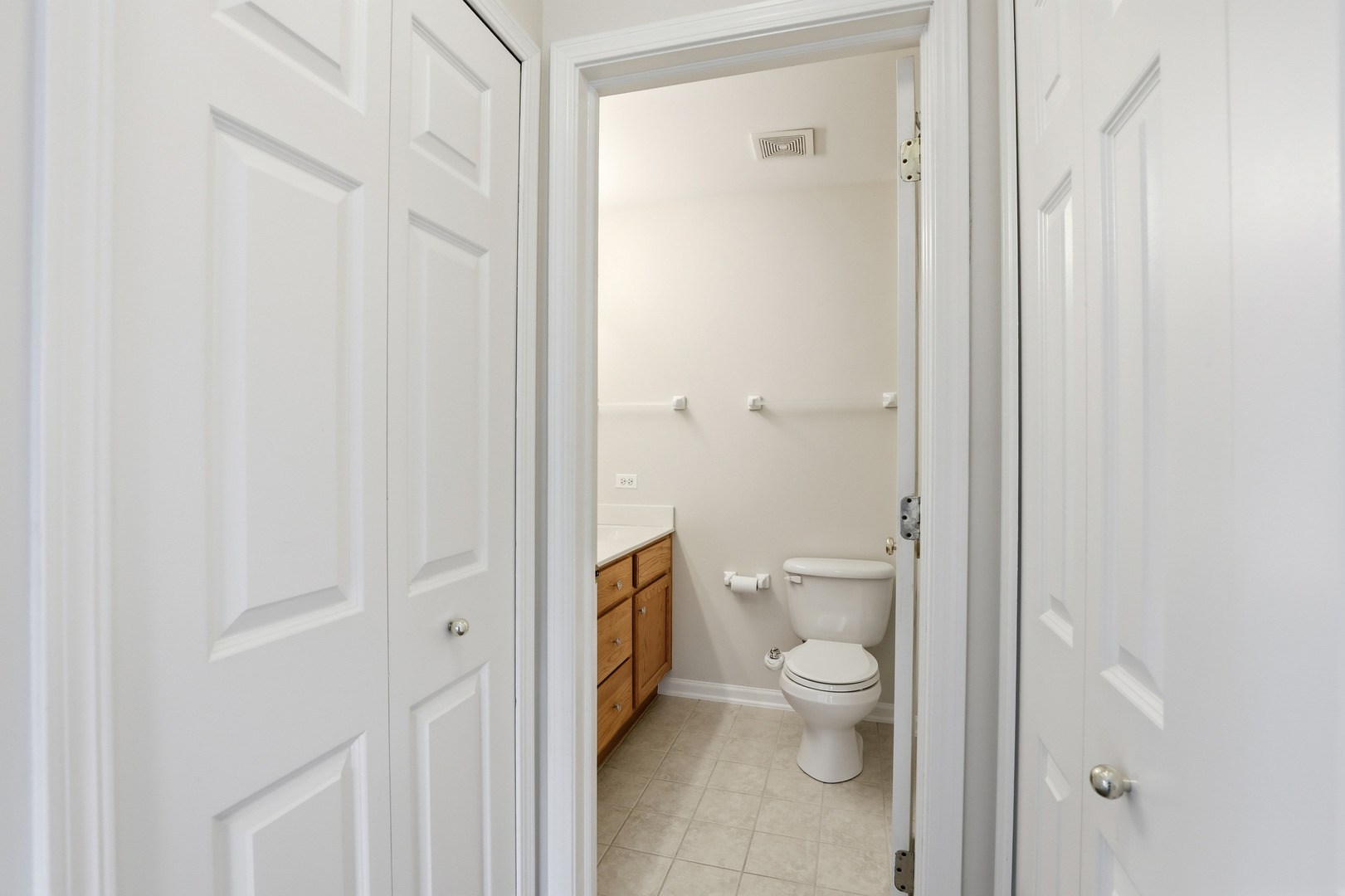 201 N Louis Street #E, Mount Prospect, IL 60056