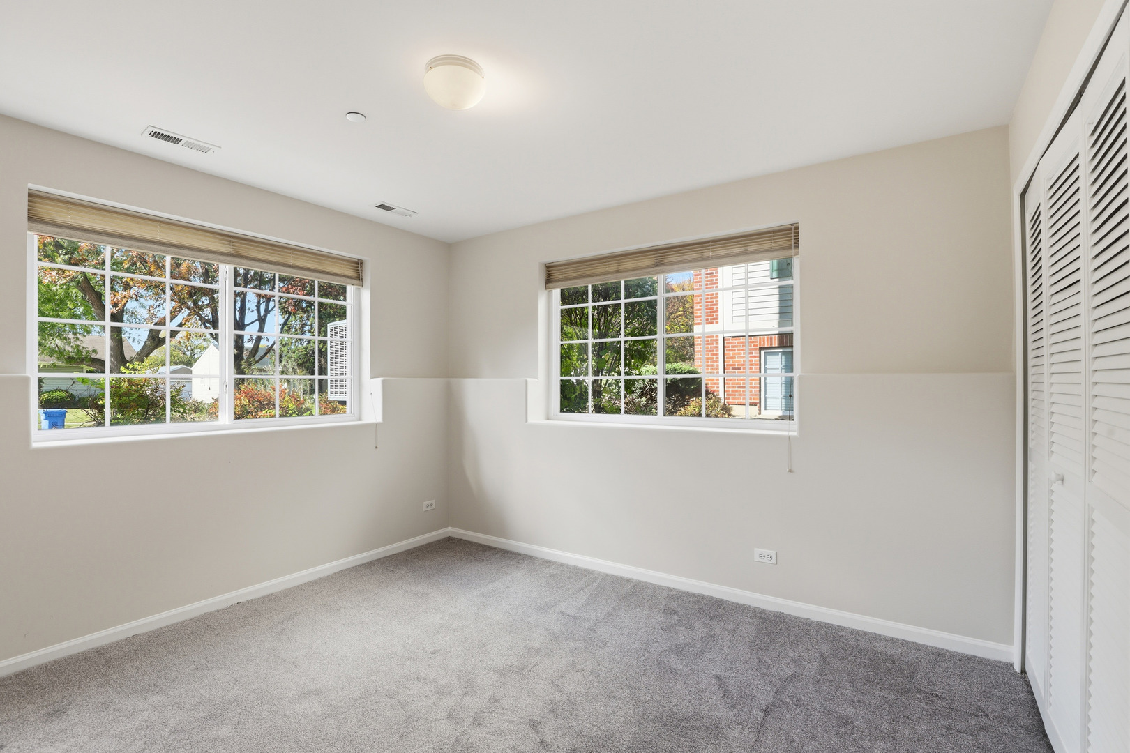 201 N Louis Street #E, Mount Prospect, IL 60056