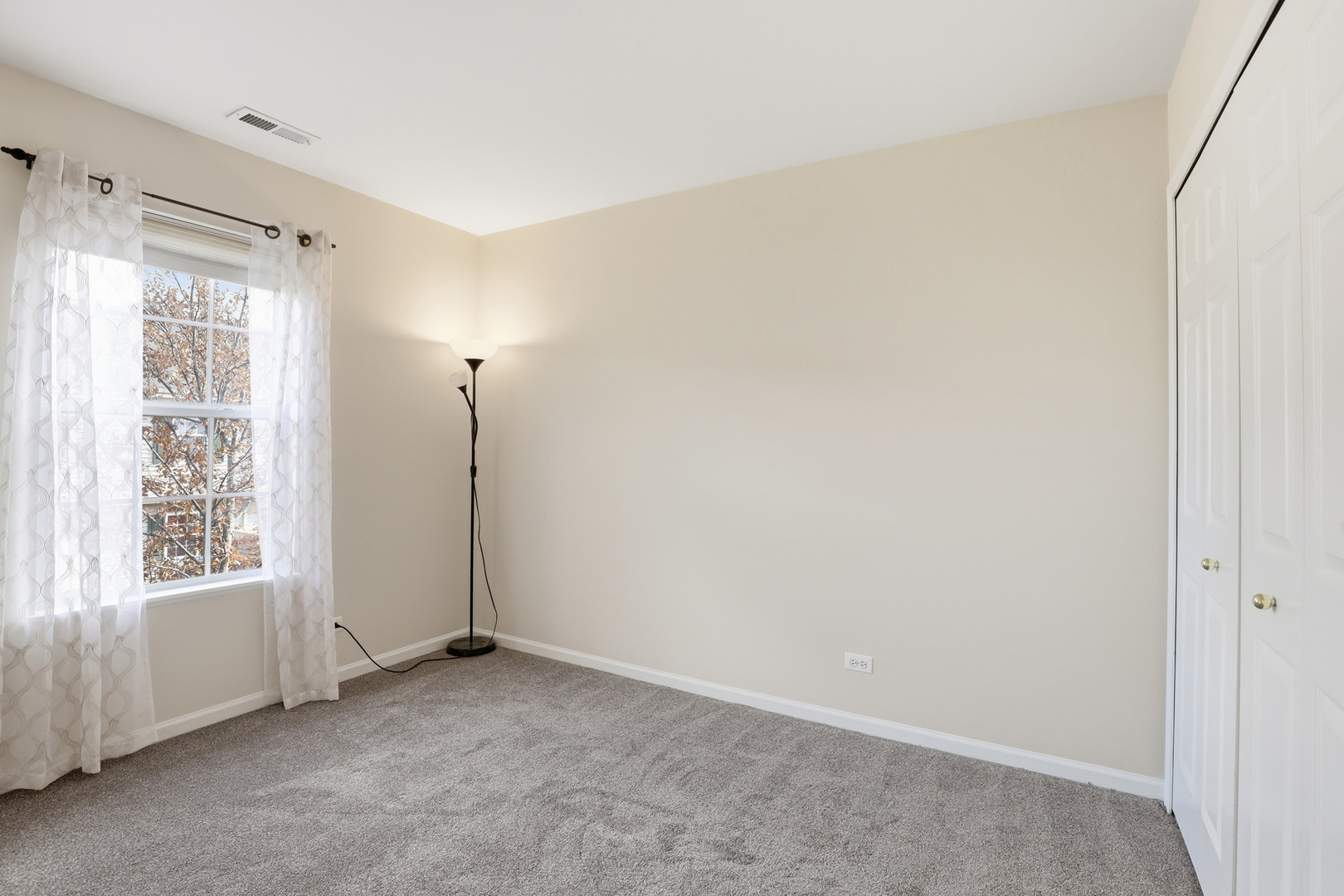 201 N Louis Street #E, Mount Prospect, IL 60056