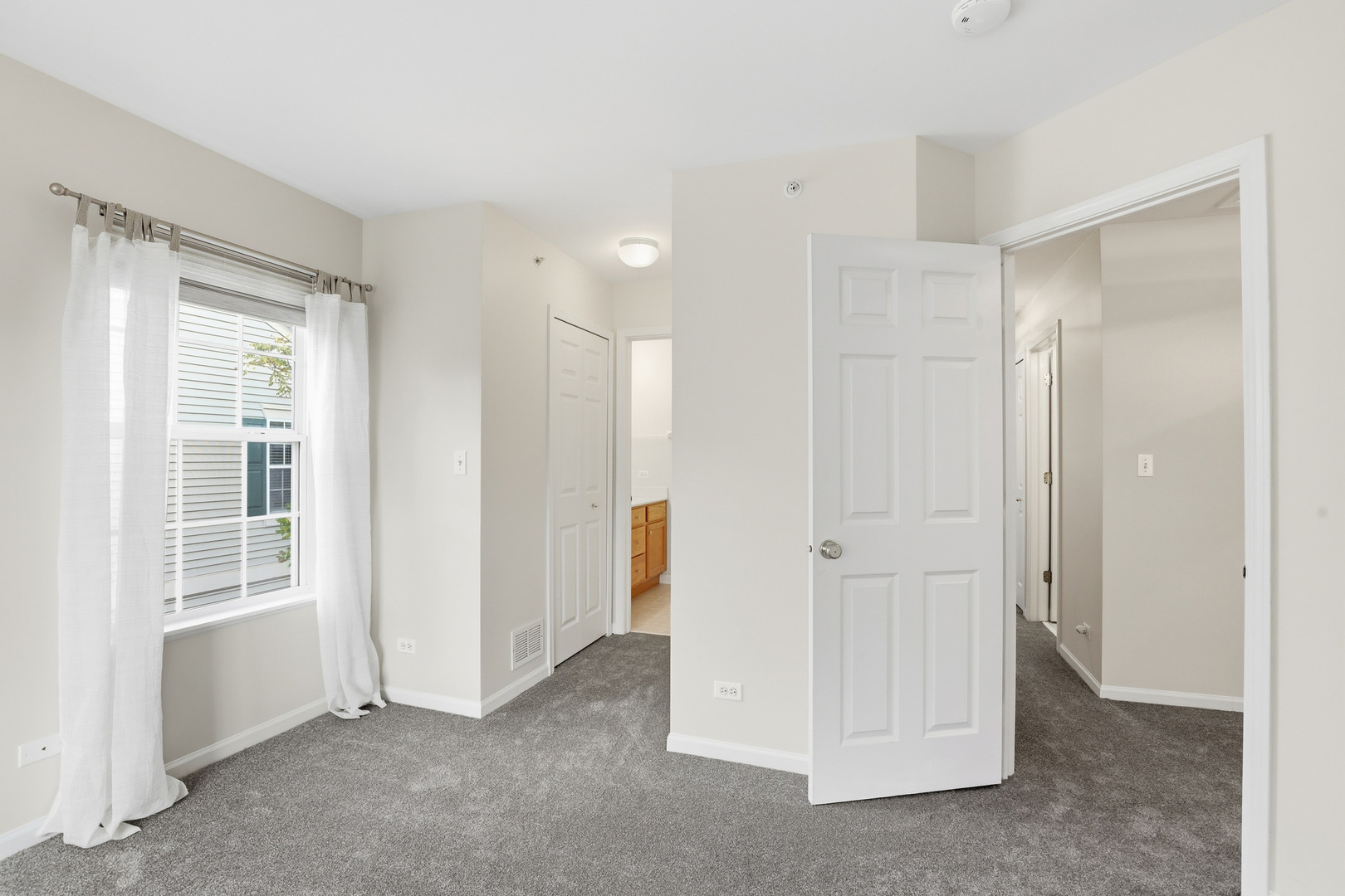 201 N Louis Street #E, Mount Prospect, IL 60056