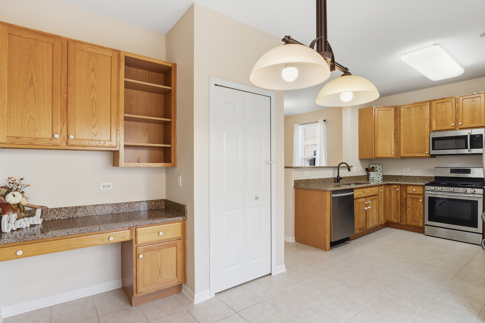 201 N Louis Street #E, Mount Prospect, IL 60056