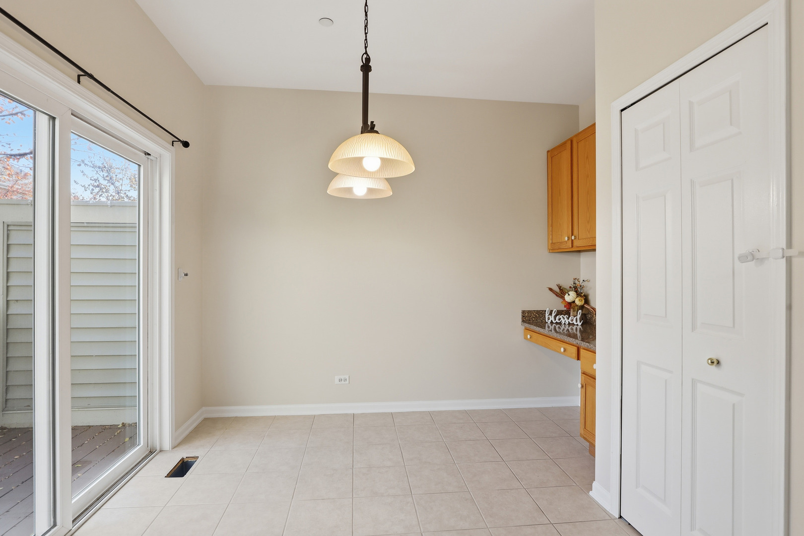 201 N Louis Street #E, Mount Prospect, IL 60056