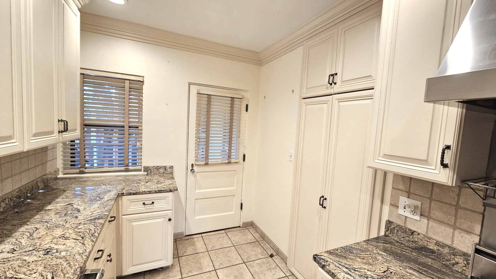 410 N Raynor Avenue #1W, Joliet, IL 60435