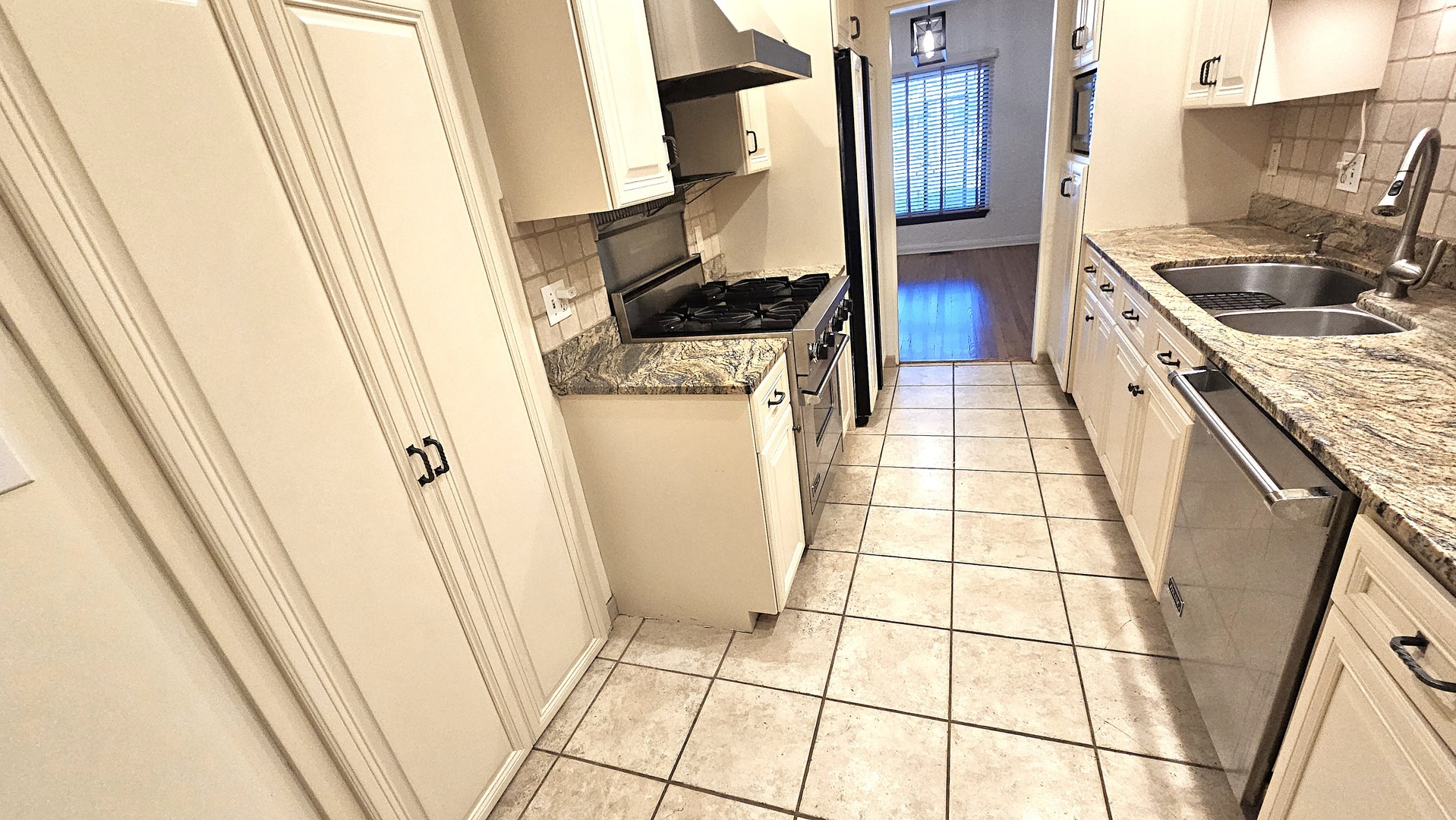 410 N Raynor Avenue #1W, Joliet, IL 60435