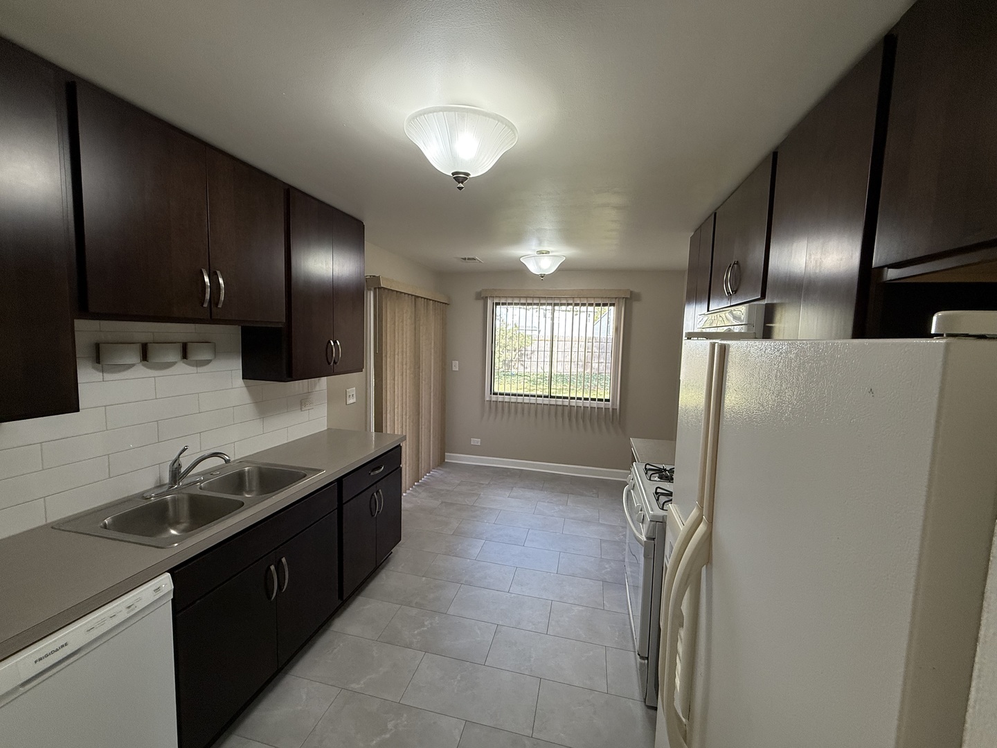 924 Surrey Drive #1A, Schaumburg, IL 60193
