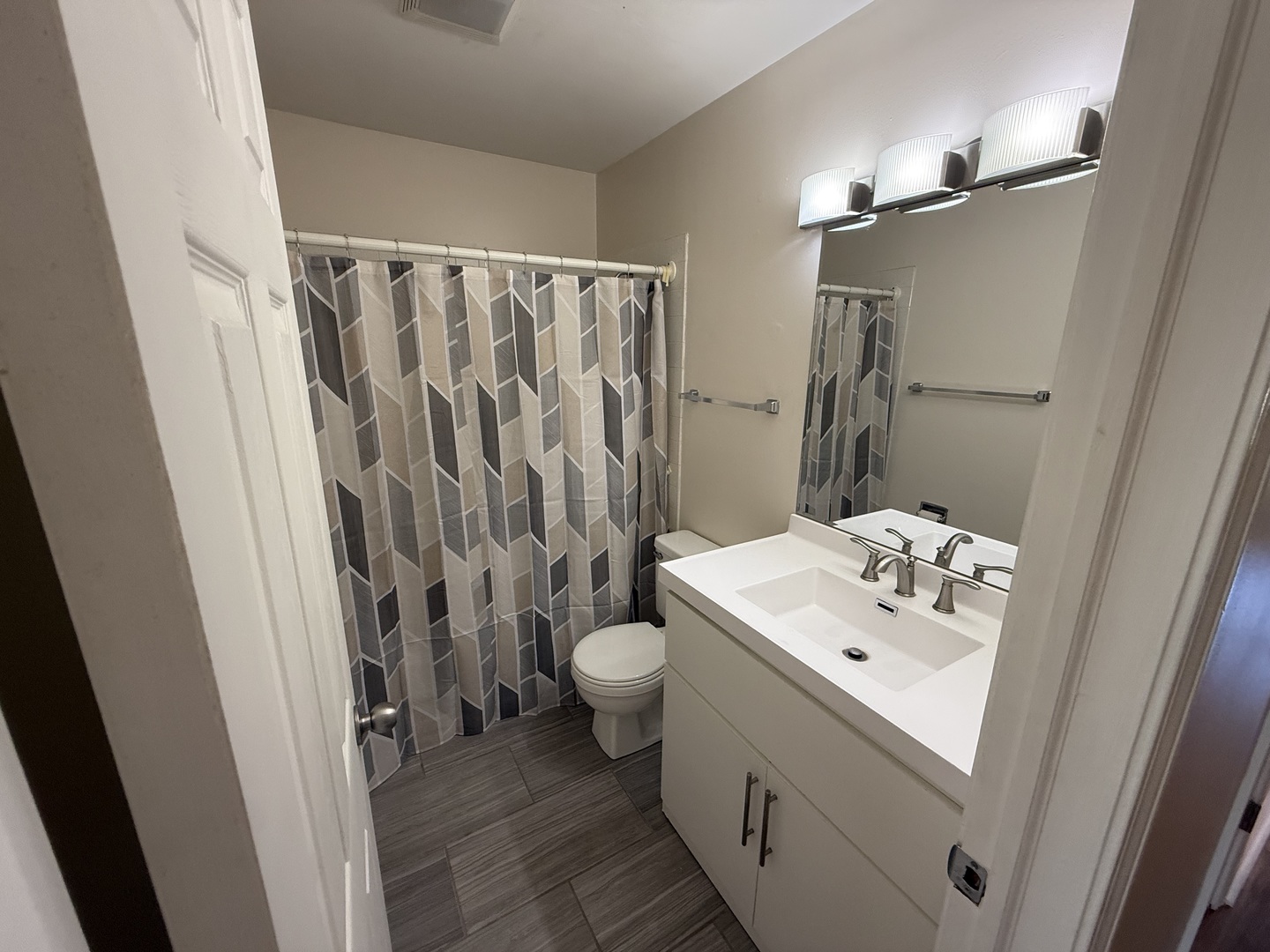 924 Surrey Drive #1A, Schaumburg, IL 60193