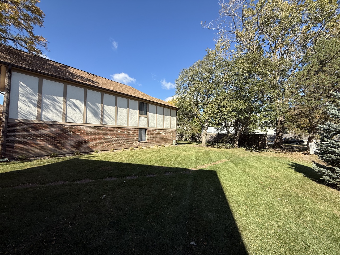 924 Surrey Drive #1A, Schaumburg, IL 60193