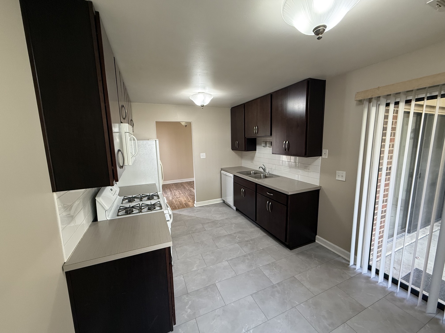 924 Surrey Drive #1A, Schaumburg, IL 60193
