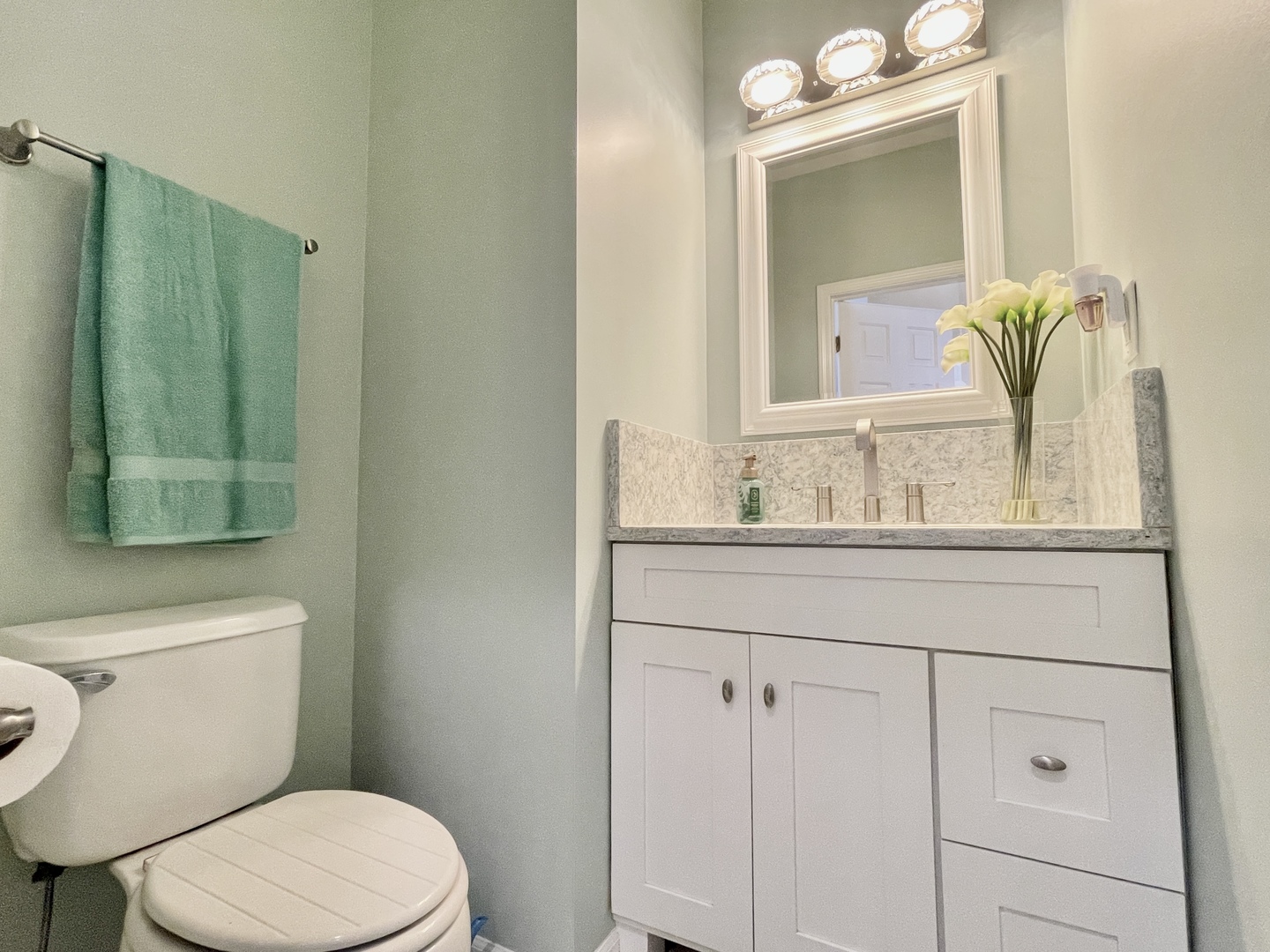 1055 Christine Lane, Antioch, IL 60002