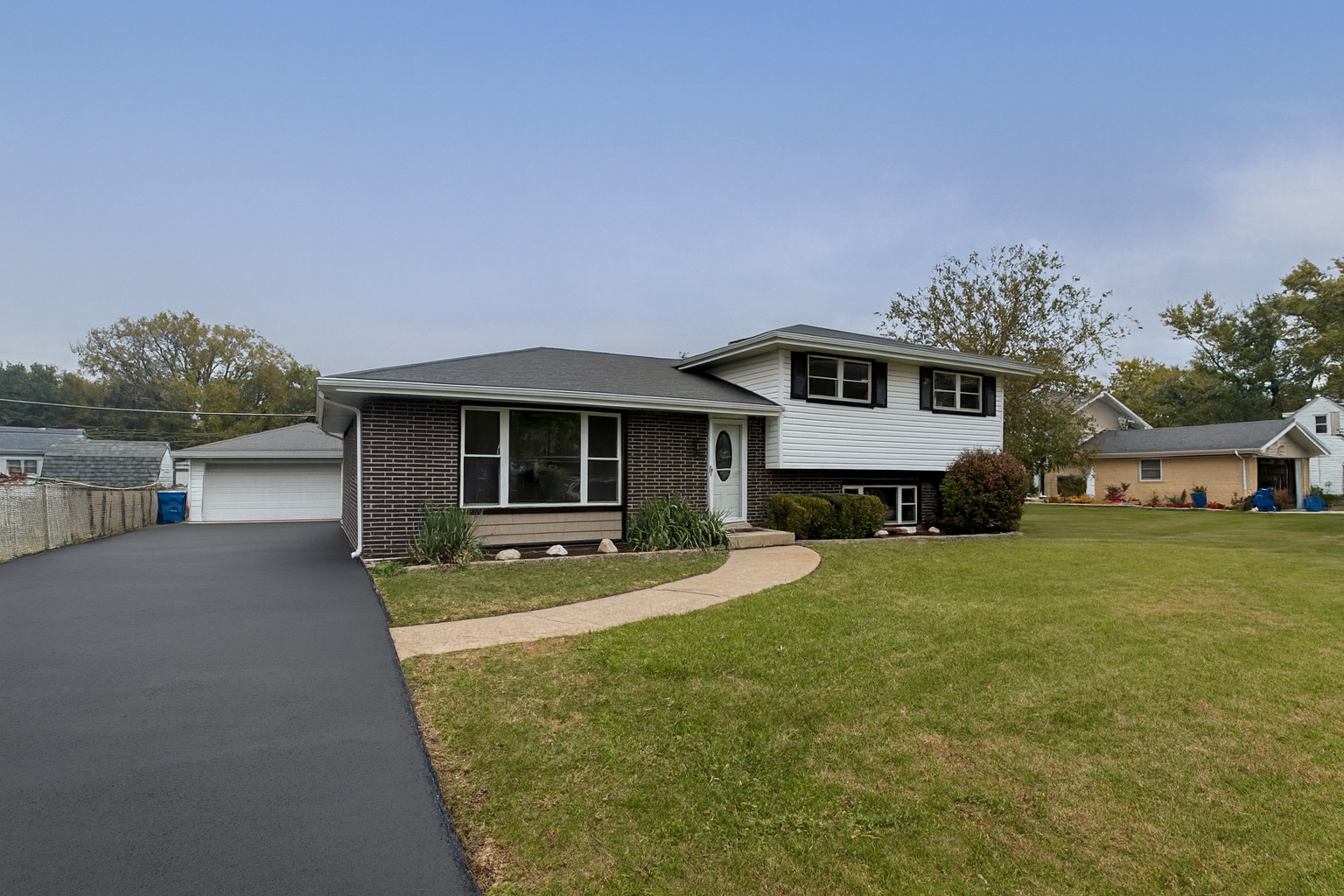 7822 W 99th Place, Palos Hills, IL 60465