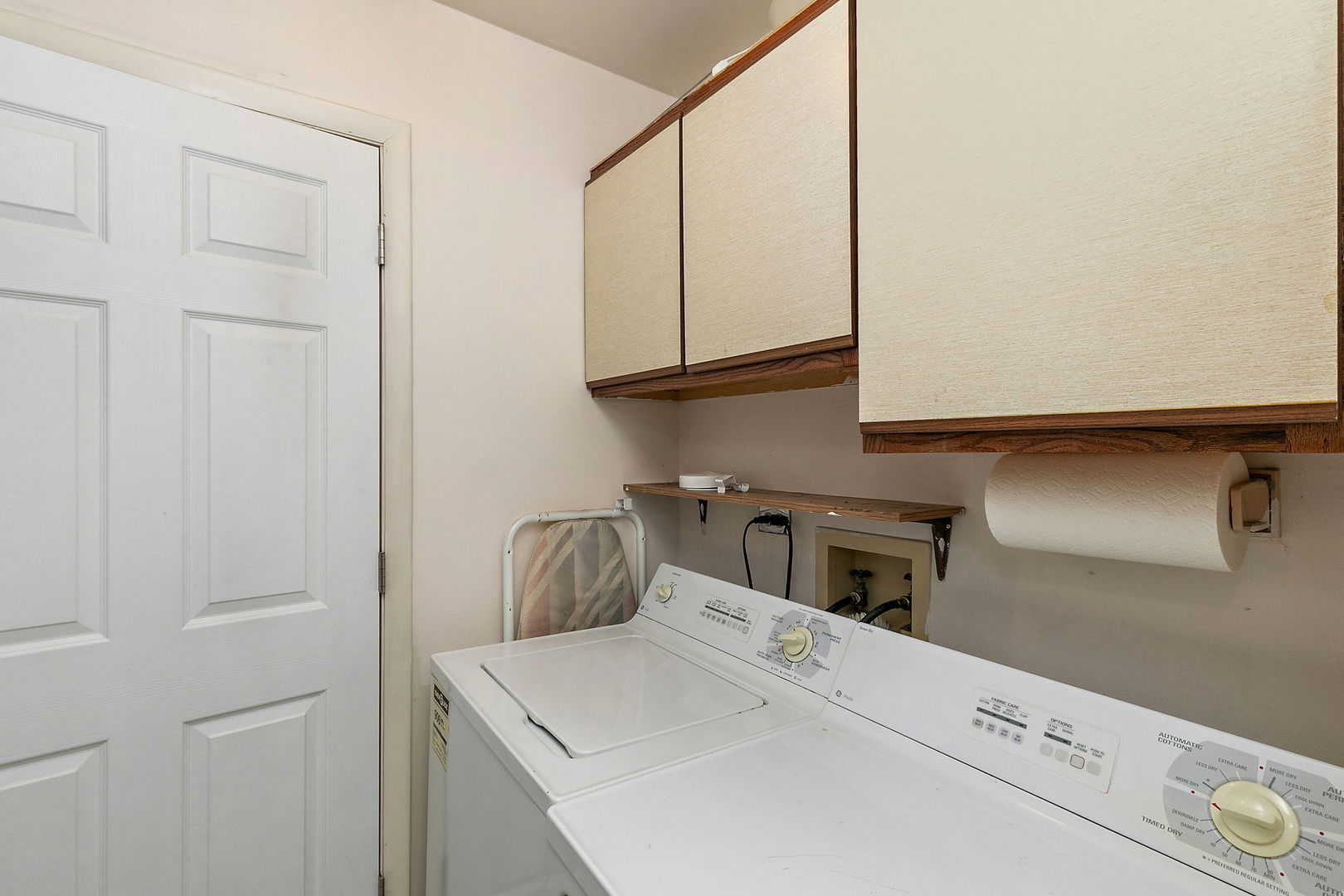 323 Green Knoll Lane #323, Streamwood, IL 60107