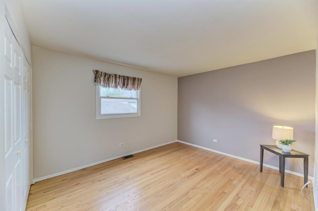 10540 S Sun Valley Court, Palos Hills, IL 60465