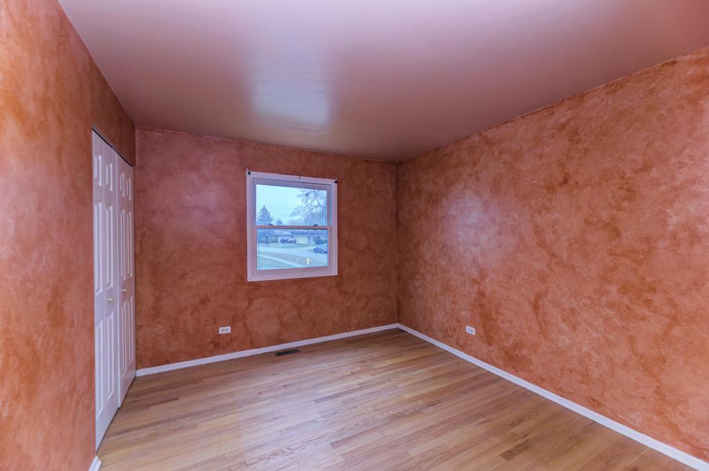 10540 S Sun Valley Court, Palos Hills, IL 60465