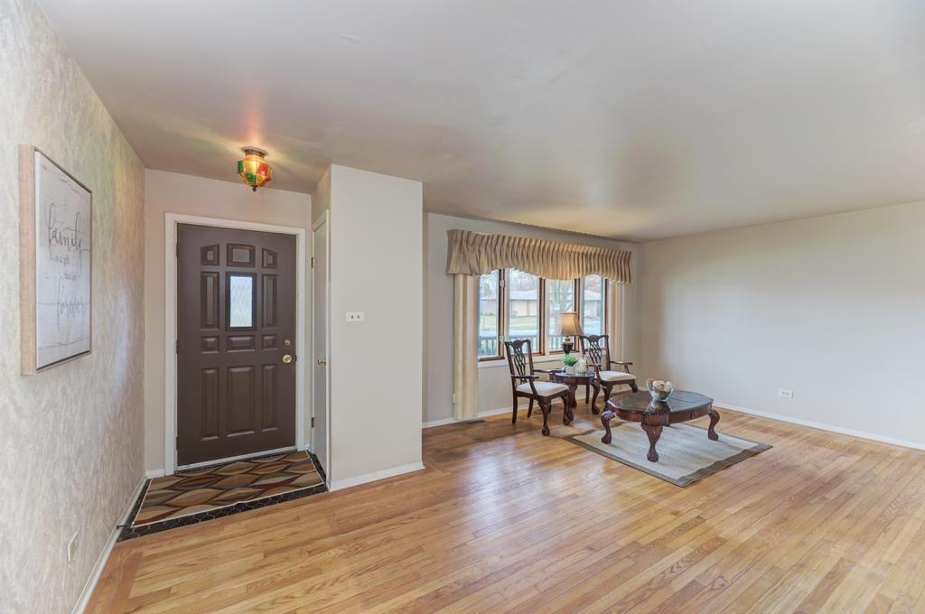 10540 S Sun Valley Court, Palos Hills, IL 60465