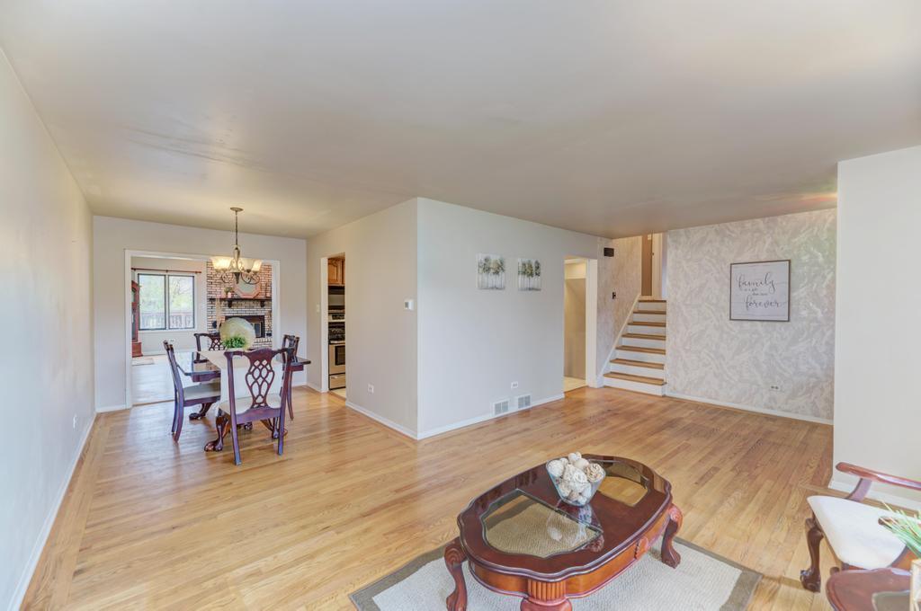 10540 S Sun Valley Court, Palos Hills, IL 60465