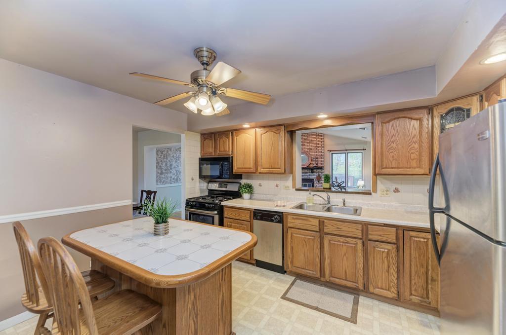 10540 S Sun Valley Court, Palos Hills, IL 60465