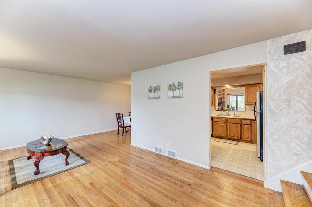 10540 S Sun Valley Court, Palos Hills, IL 60465