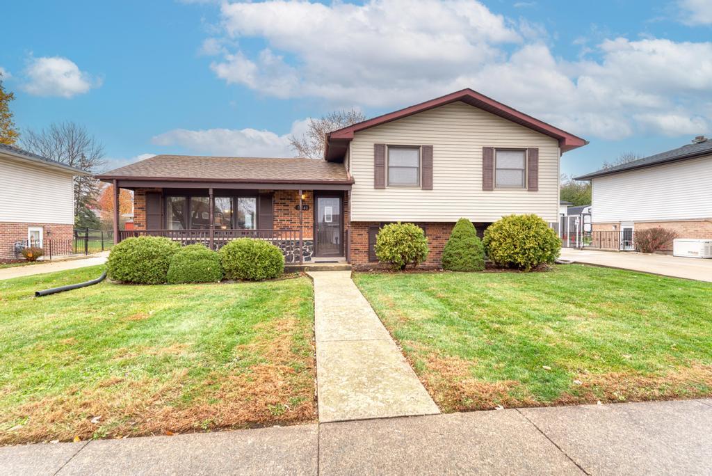 10540 S Sun Valley Court, Palos Hills, IL 60465