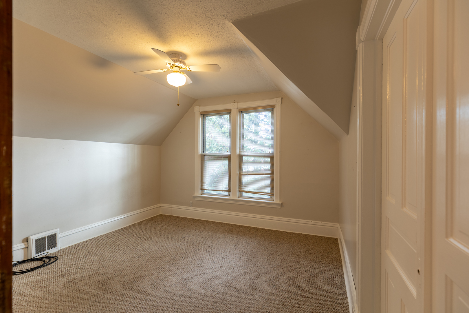 3212 Clinton Avenue, Berwyn, IL 60402