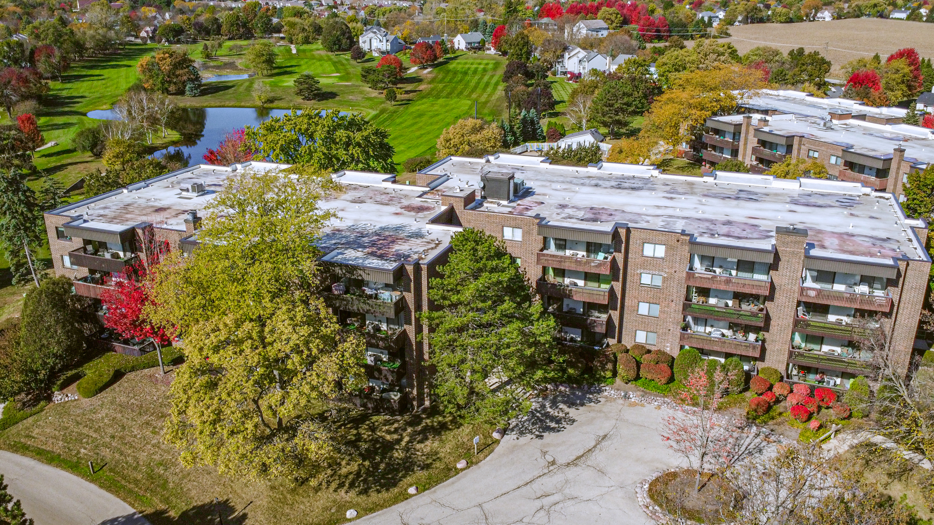 690 CHANDLER Road #302, Gurnee, IL 60031