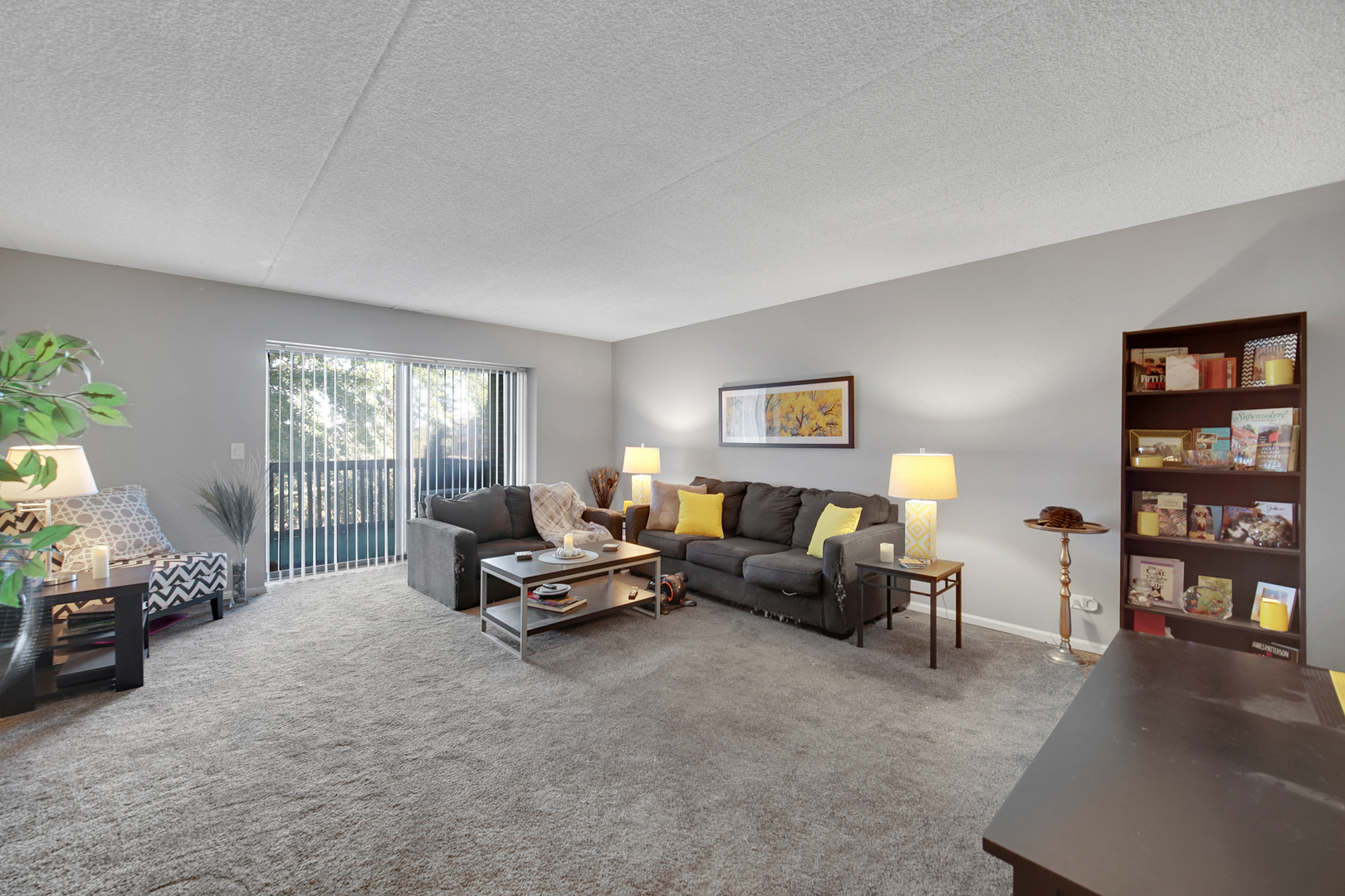 690 CHANDLER Road #302, Gurnee, IL 60031