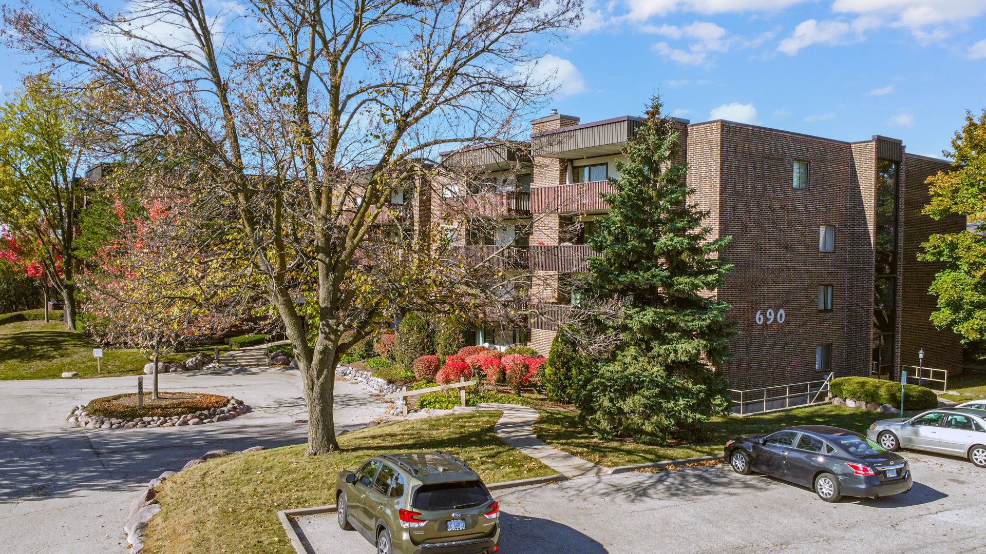 690 CHANDLER Road #302, Gurnee, IL 60031