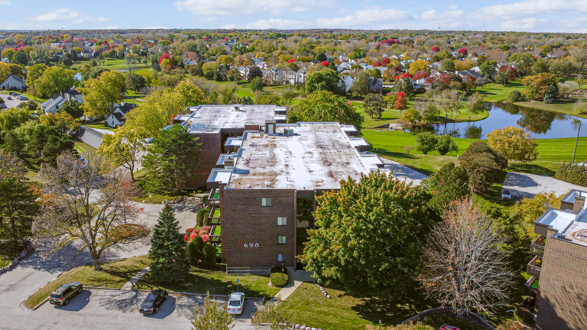 690 CHANDLER Road #302, Gurnee, IL 60031