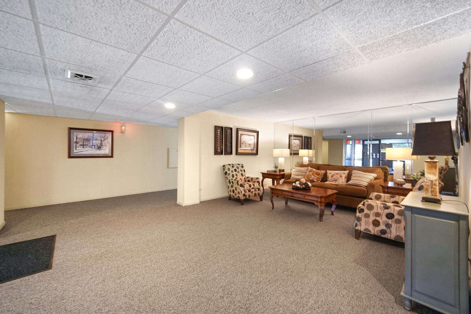 690 CHANDLER Road #302, Gurnee, IL 60031