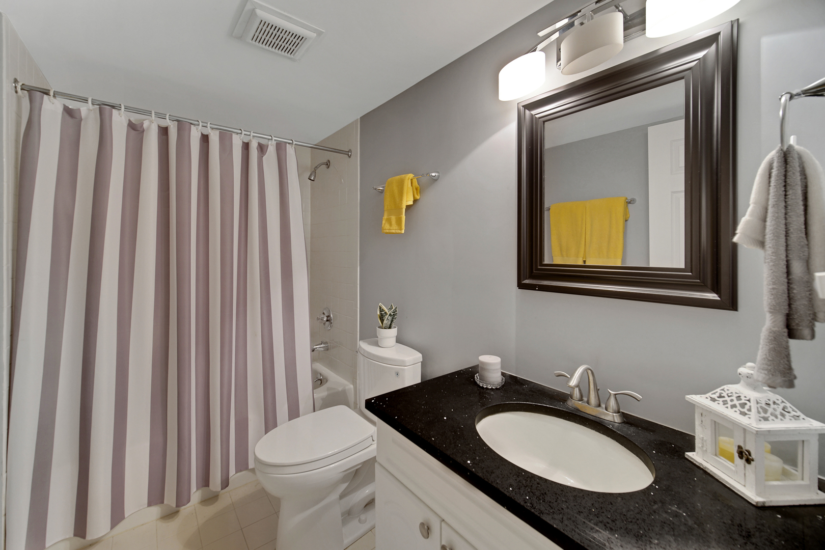 690 CHANDLER Road #302, Gurnee, IL 60031