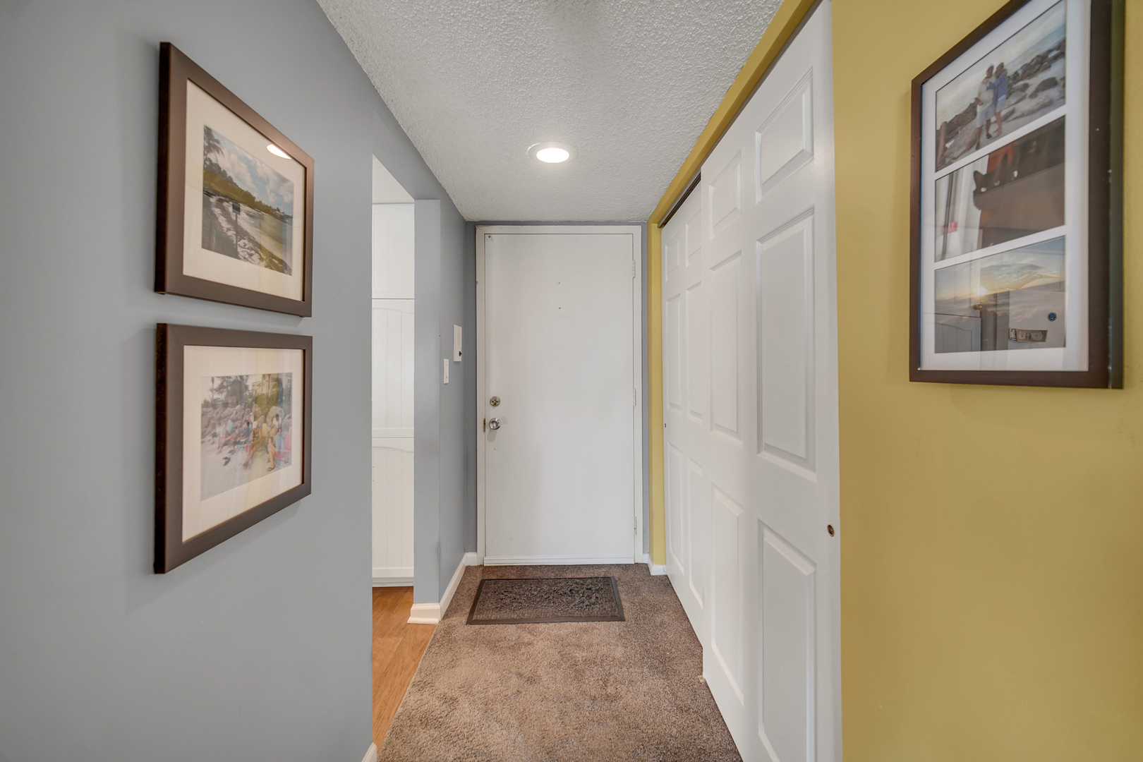 690 CHANDLER Road #302, Gurnee, IL 60031