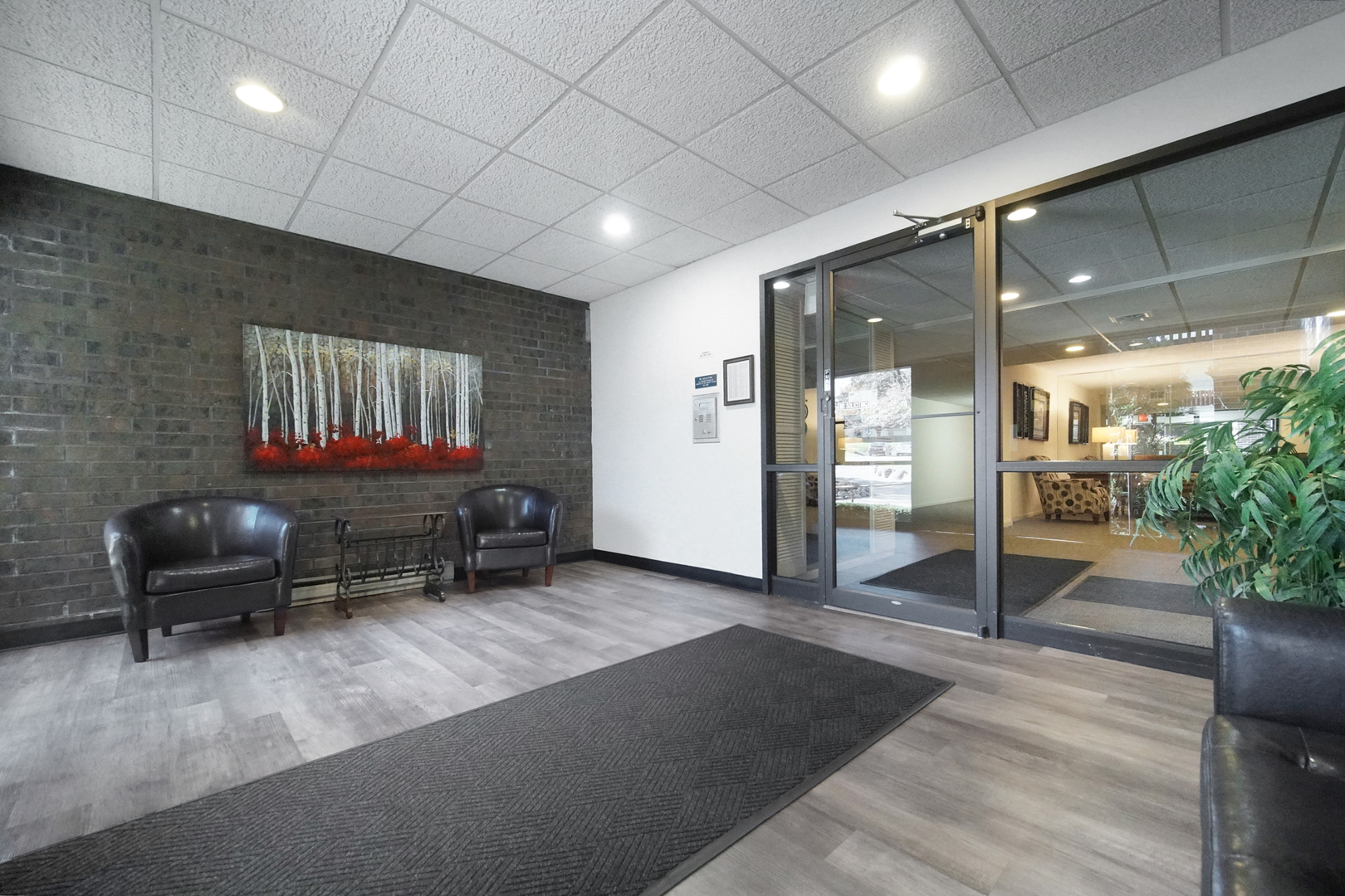 690 CHANDLER Road #302, Gurnee, IL 60031