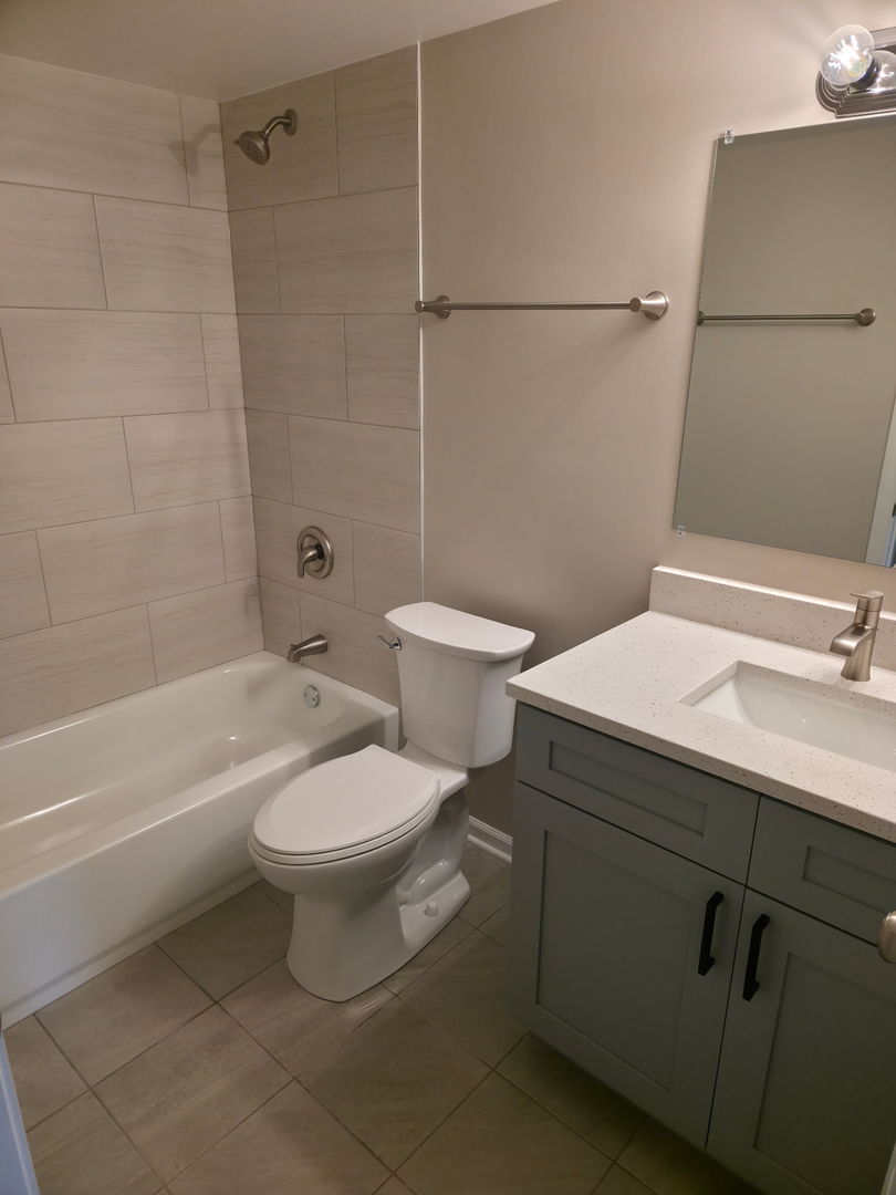 412 E Bailey Road #104, Naperville, IL 60565