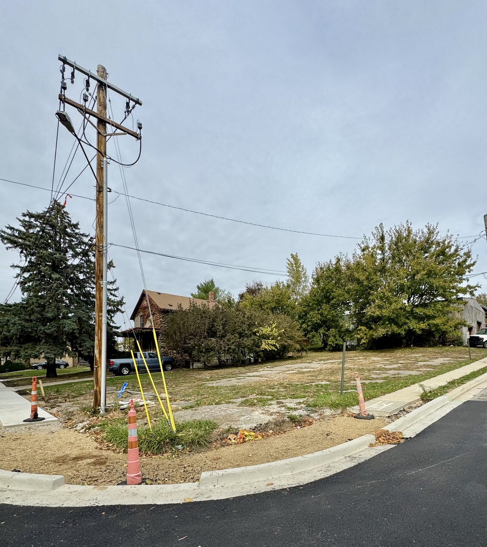 000 6th & St. Louis Street, Peru, IL 61354