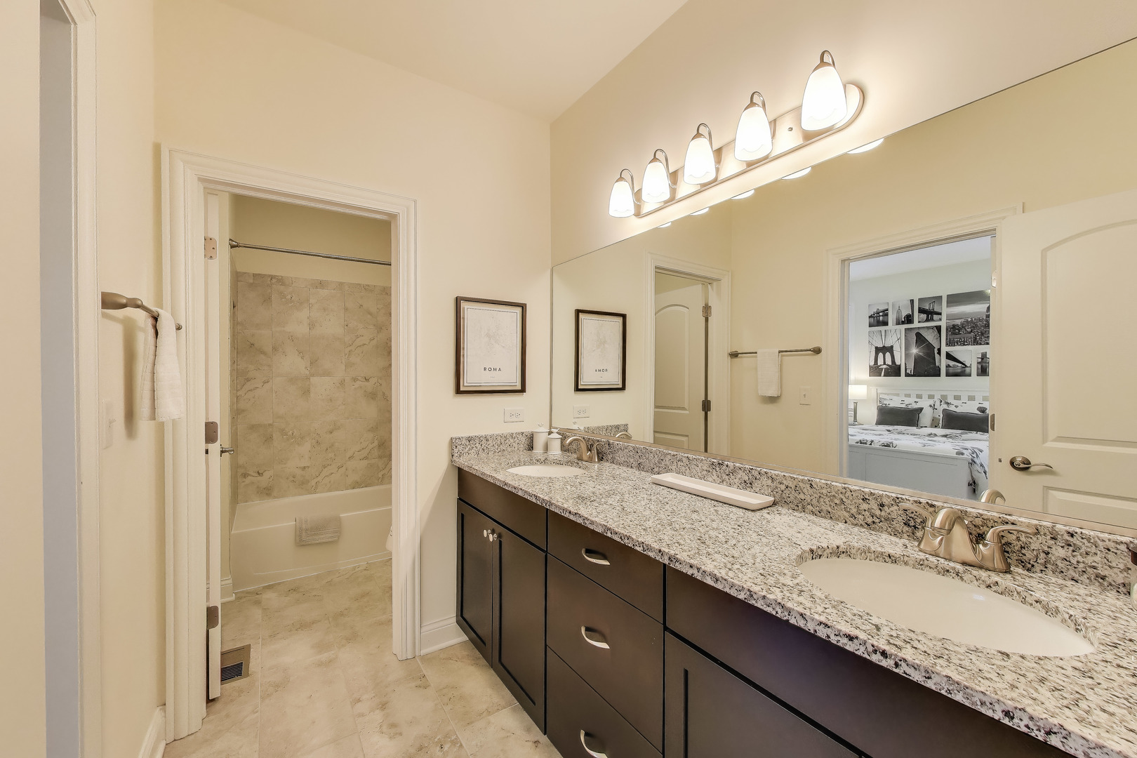 557 N Myrtle Avenue, Elmhurst, IL 60126