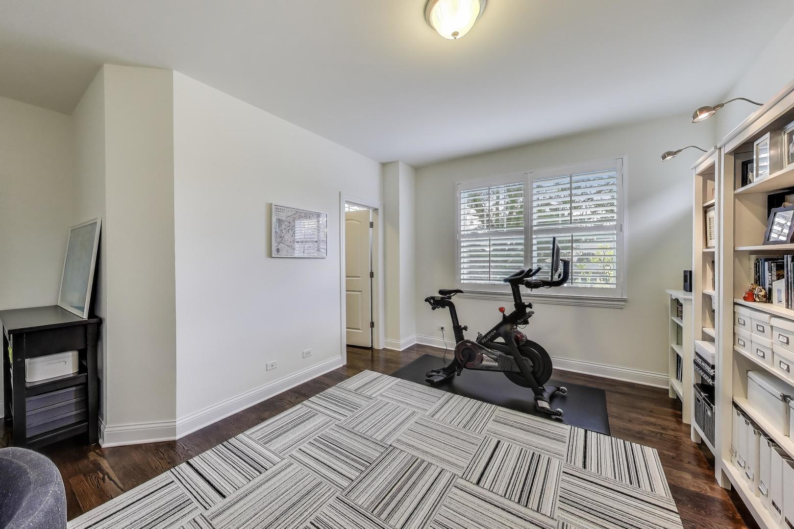 557 N Myrtle Avenue, Elmhurst, IL 60126