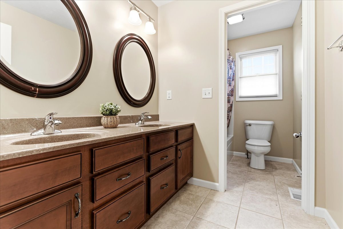 5101 Londonderry Road, Bloomington, IL 61704