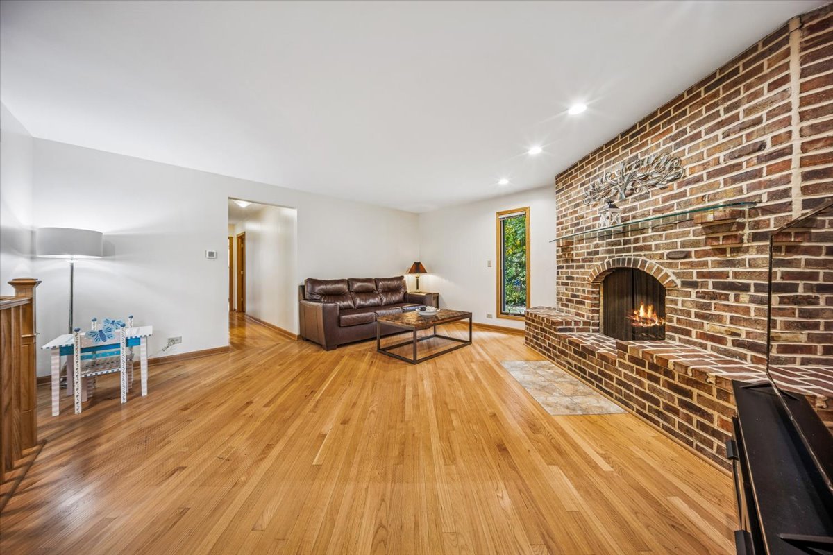 29W214 Lee Road, West Chicago, IL 60185