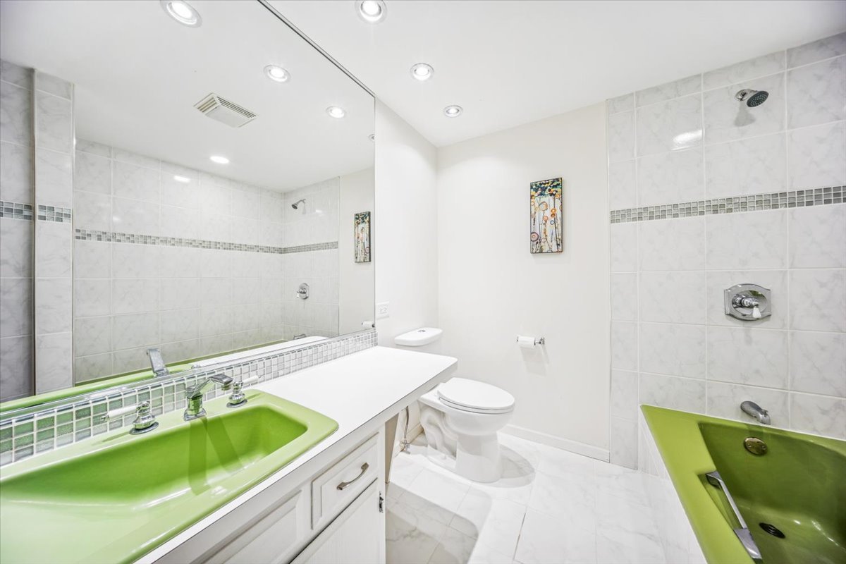 29W214 Lee Road, West Chicago, IL 60185