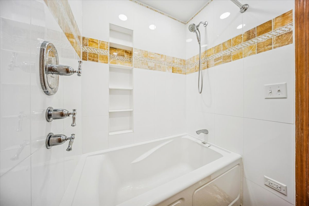 29W214 Lee Road, West Chicago, IL 60185