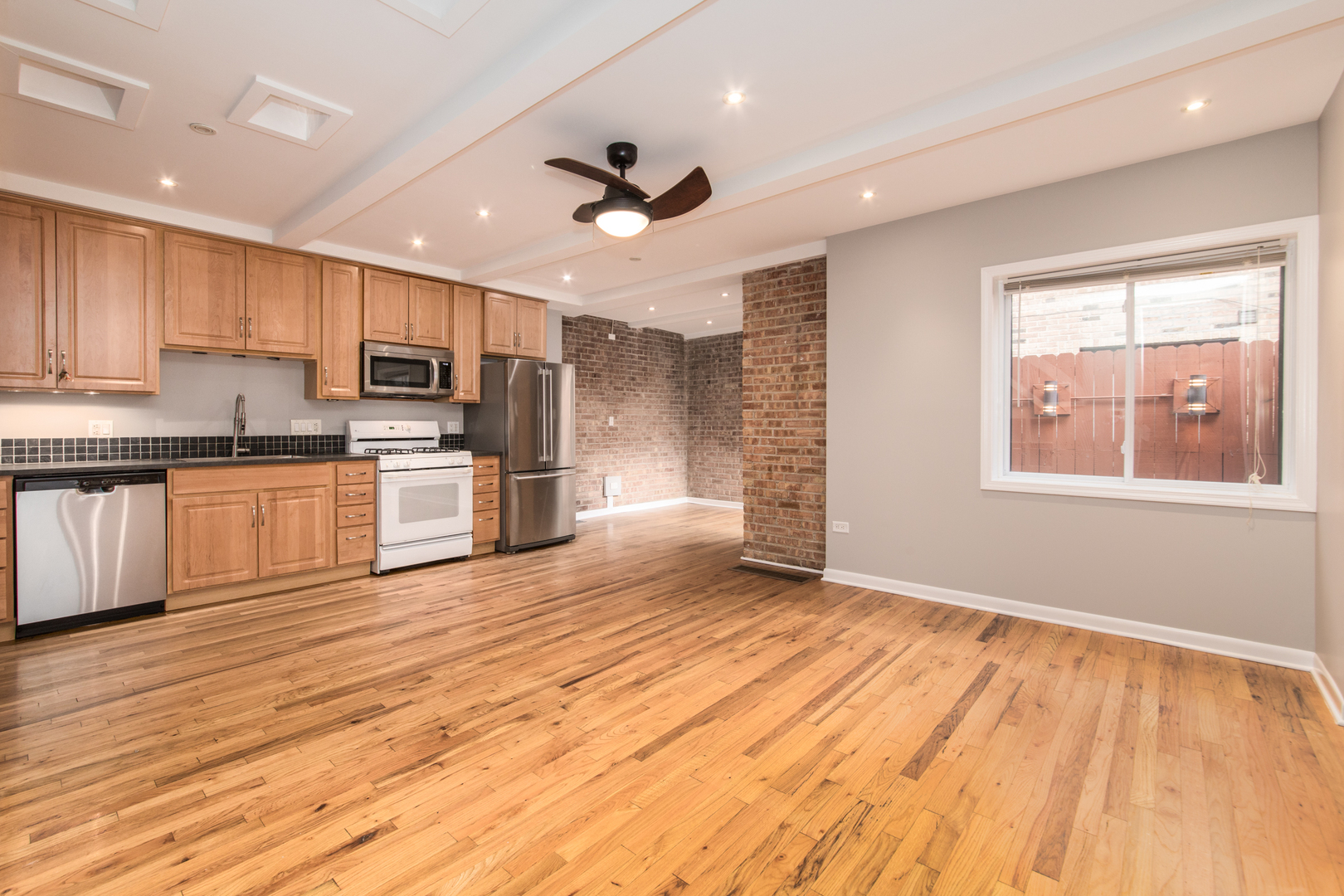 648 W Belden Avenue #B, Chicago, IL 60614