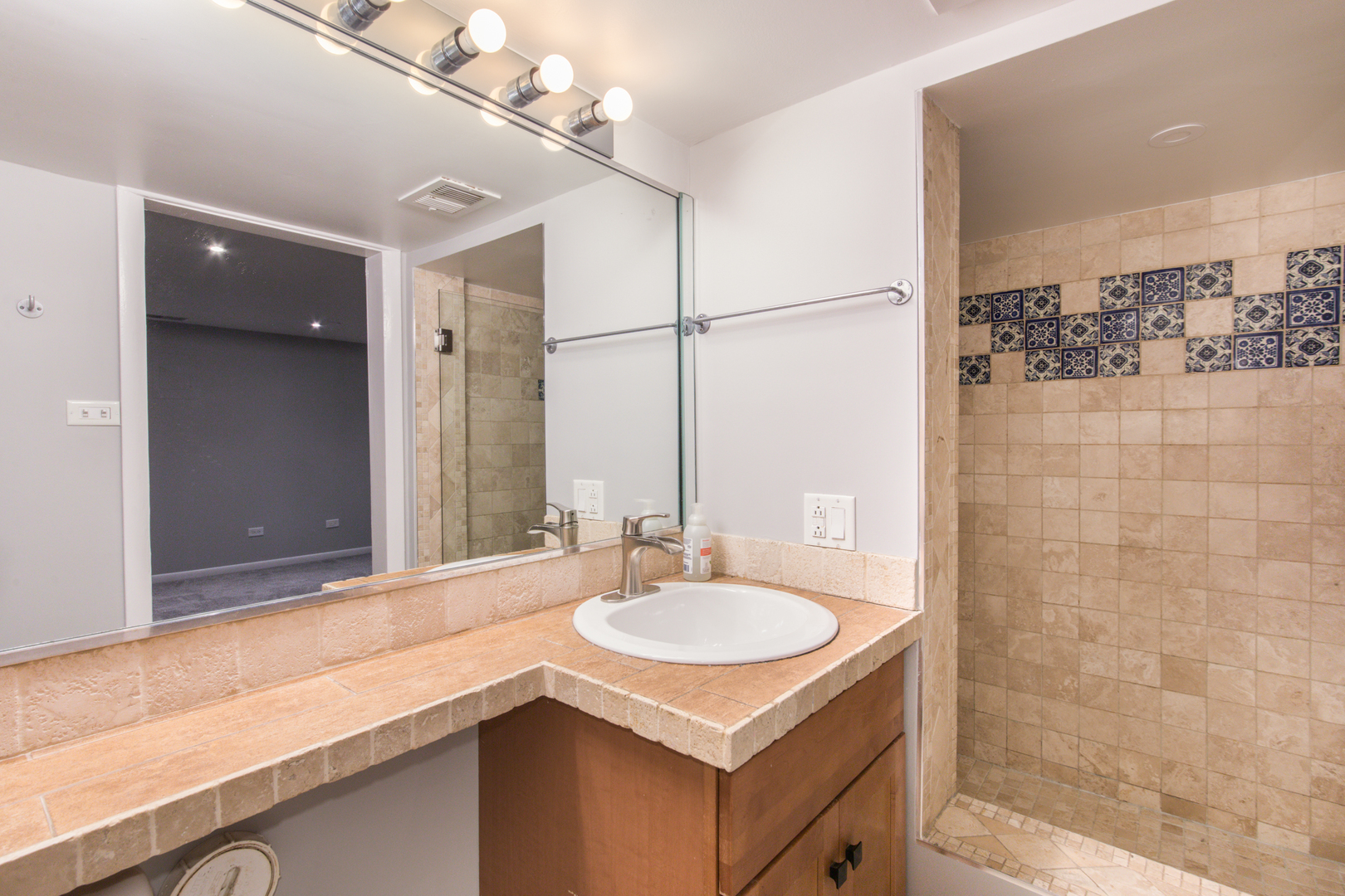648 W Belden Avenue #B, Chicago, IL 60614